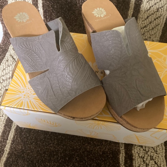 Yellow box Gray Slides - Picture 2 of 4